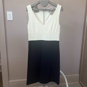 J.Crew NWT sleeveless v-neck dress off-white/navy blue - size 2